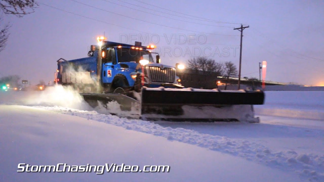 12/27/2014 Twin Cities Early Morning Snow Cleanup B-roll
