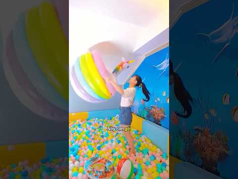 Cô con gái đi đâu cũng mang theo con vịt đồ chơi 😛 #shortsviral 