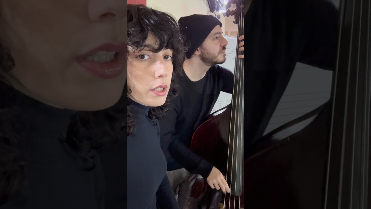 Caravan (Duke Ellington) with Simona Severini auf YouTube ansehen Caravan (Duke Ellington) with Simona Severini auf YouTube ansehen