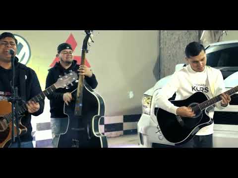 Despertando En Otra Cama - En Vivo by Nivel Efectivo