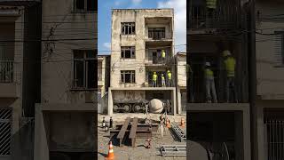 Um prédio velho apoiado em anilhas anti-terremoto #Reforma#AntesEDepois#PredioModerno