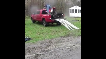 Another dirtbike loading FAIL!