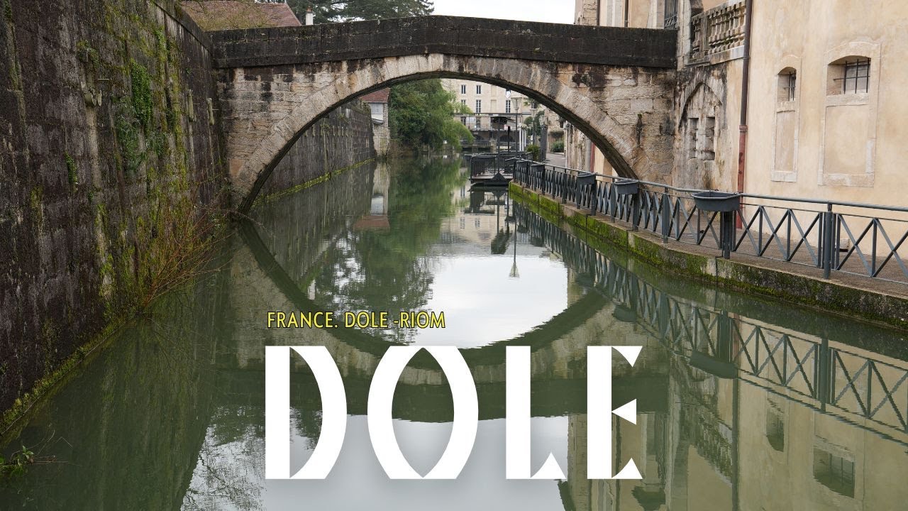 Husbil rakt in i Medeltiden. Jag glömde mössan inne i katedralen! Inte bra. Frankrike 