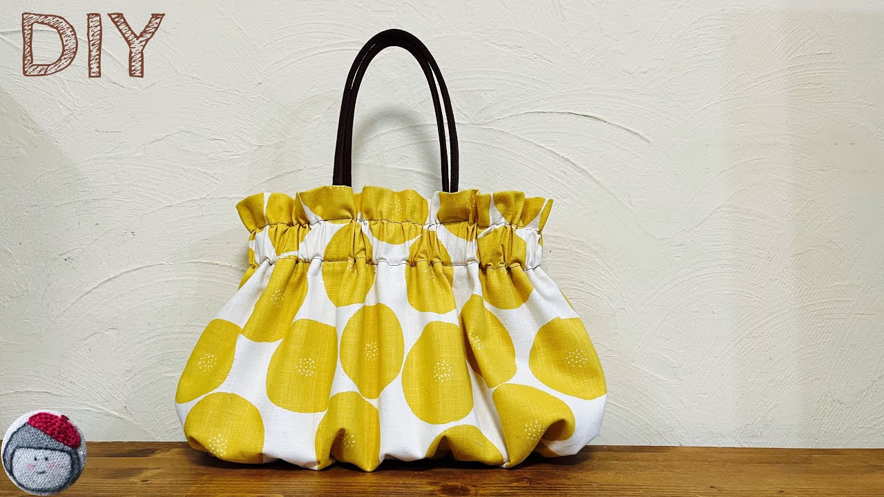 Unusual way to make a gathered bag - YouTube