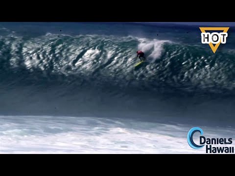 Kelly Slater Barrel Waimea Bay 25 Foot Waves Eddie Aikau 2016