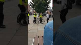 Guy can't unlock bike so he calls police