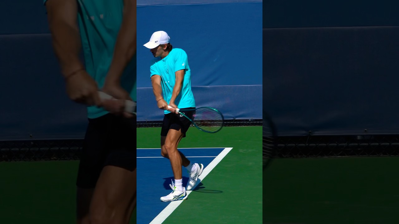 Alex de Minaur in practice  