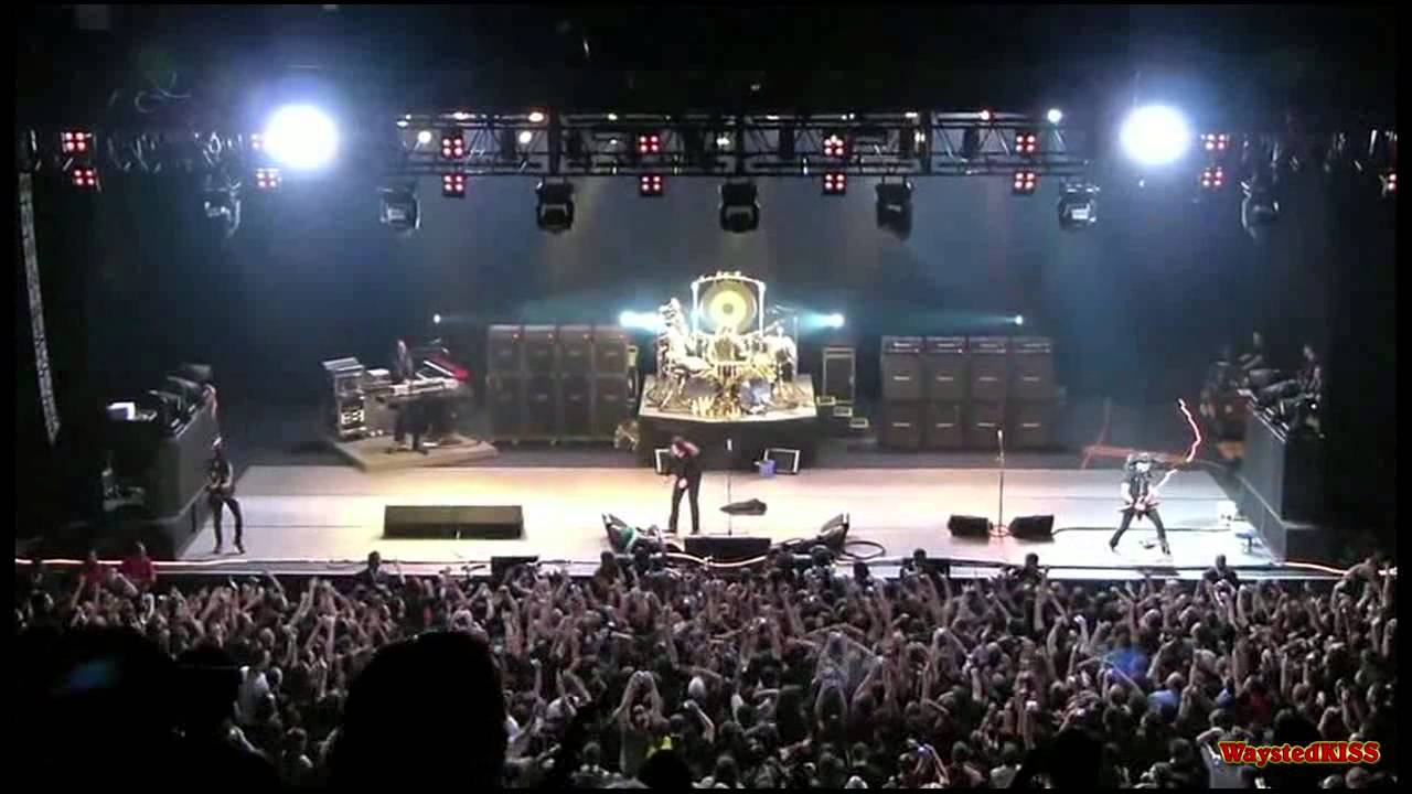 OZZY OSBOURNE - Bark At The Moon ( Rio 4/7/2012 ) - YouTube