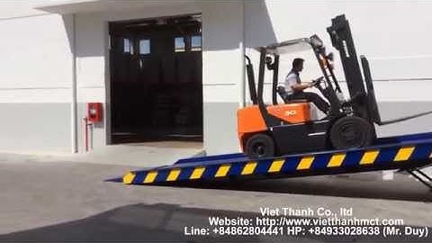 Cầu cho xe nâng lên container xuất nhập hàng