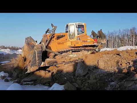 Бульдозер Liebherr PR 764 рекультивирует карьер