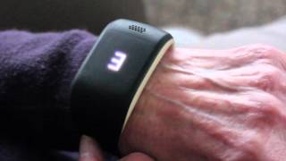 Hoe Werkt Zembro Bracelet Personenalarm? Bekijk De Demo.