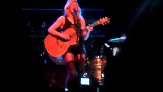 Video thumbnail of "Wish I Stayed Ellie Goulding Live"