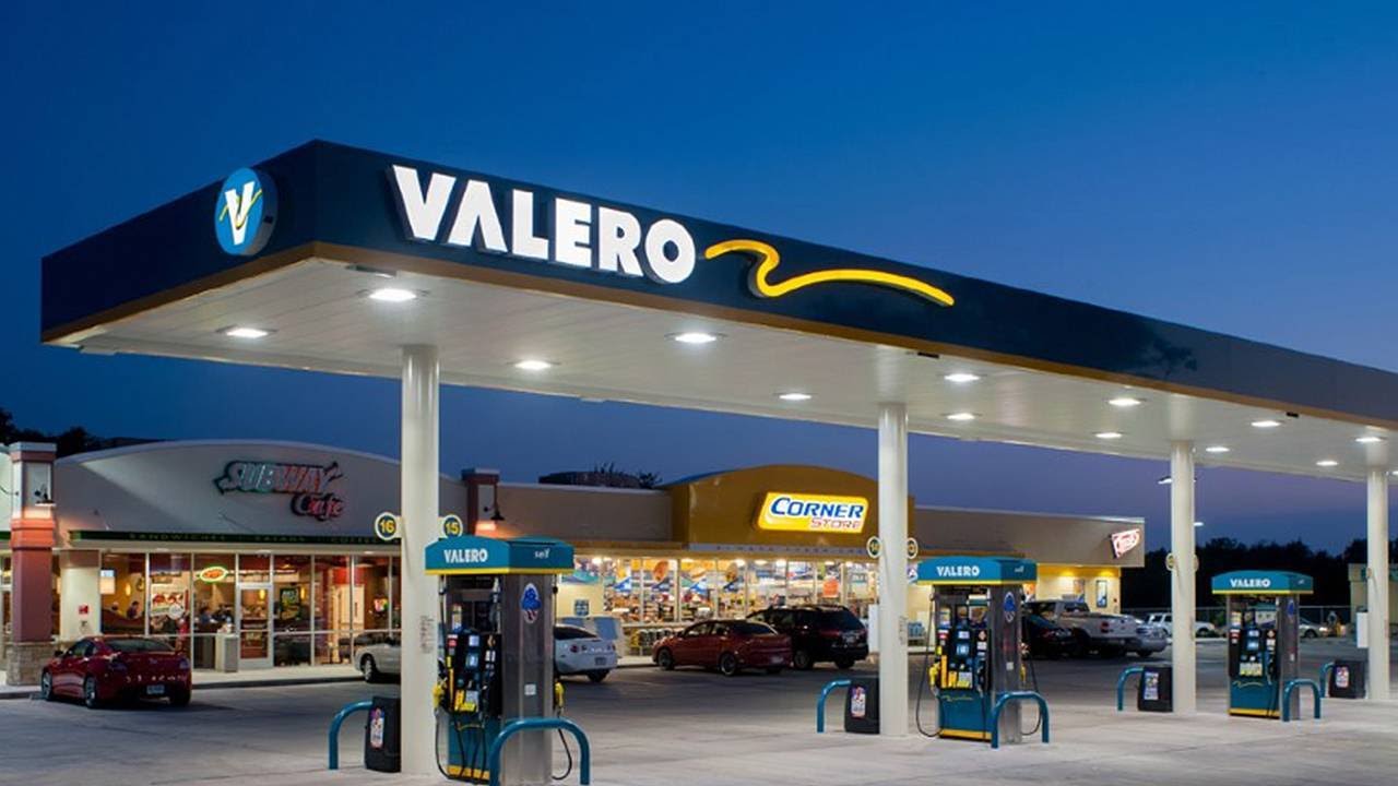 Debate Heats Up on Lifting 40-Year Crude Export Ban; Will It Lead to Lower Gasoline Prices?