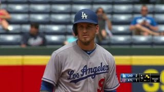 LAD@ATL: Grandal hits an RBI double in the 10th