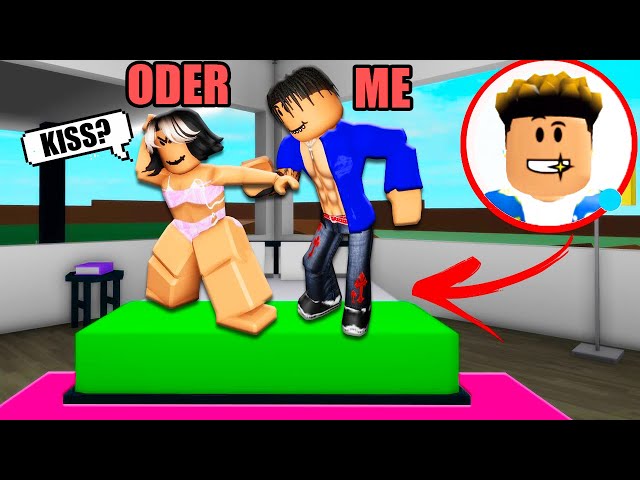 pretending to be a slender girl in ROBLOX BROOKHAVEN RP! 