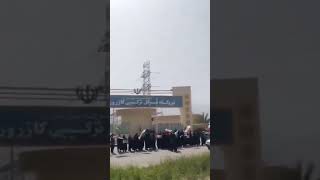 Iranians formed a Human chain in front of the Kazeroon combined-cycle power plant| #iran #trump #war