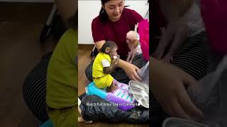 Lala And The Baby Monkeys Expressions Of Pure Excitement Upon Receiving The Gift From Mom