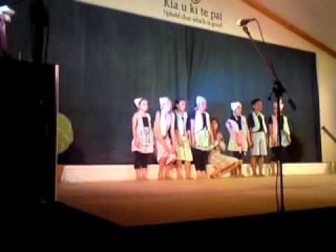 Te Arahi singing in Kawakawa Primarys school produ...