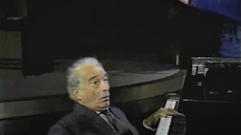 Victor Borge / Marilyn Mulvey - Verdi "Caro nome" ...