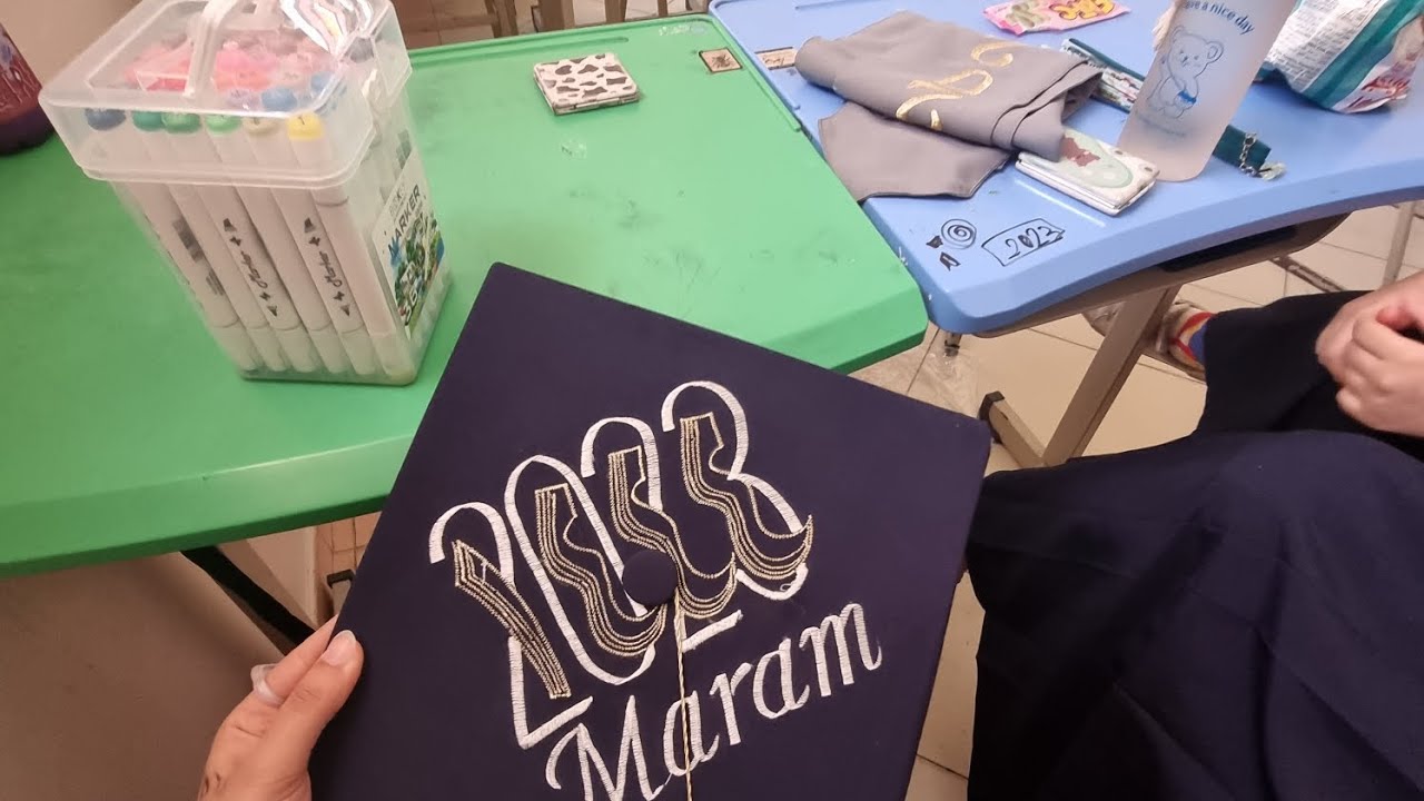 فلوق التخرج اخيراا|انبوكسنق عبايه التخرج💞|هربت جوالي للمدرسة🙊|تخرج اخر دفعه مقررات 💫