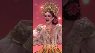 Ahtisa Mo Épate Dans Le Costume National De La Reine Du Festival Miss Univers 2025