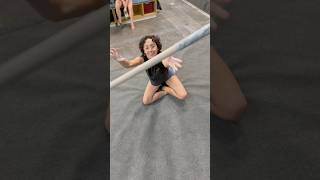 Bringing the lil sis to the climbing gym 🐥 (part 2) #boudlering #climbing #rockclimbing