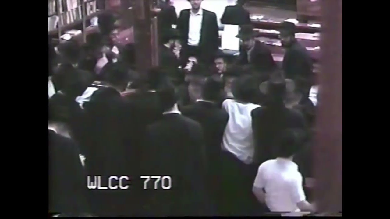 ריקוד יחי בעת התועדות ר' יואל ליל כ"ח סיון תשנ"ג