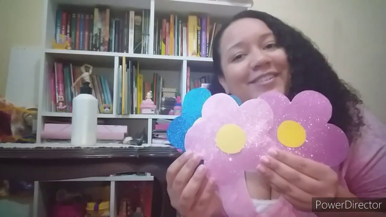 Contação de História e Auto Retrato - O cabelo de Cora