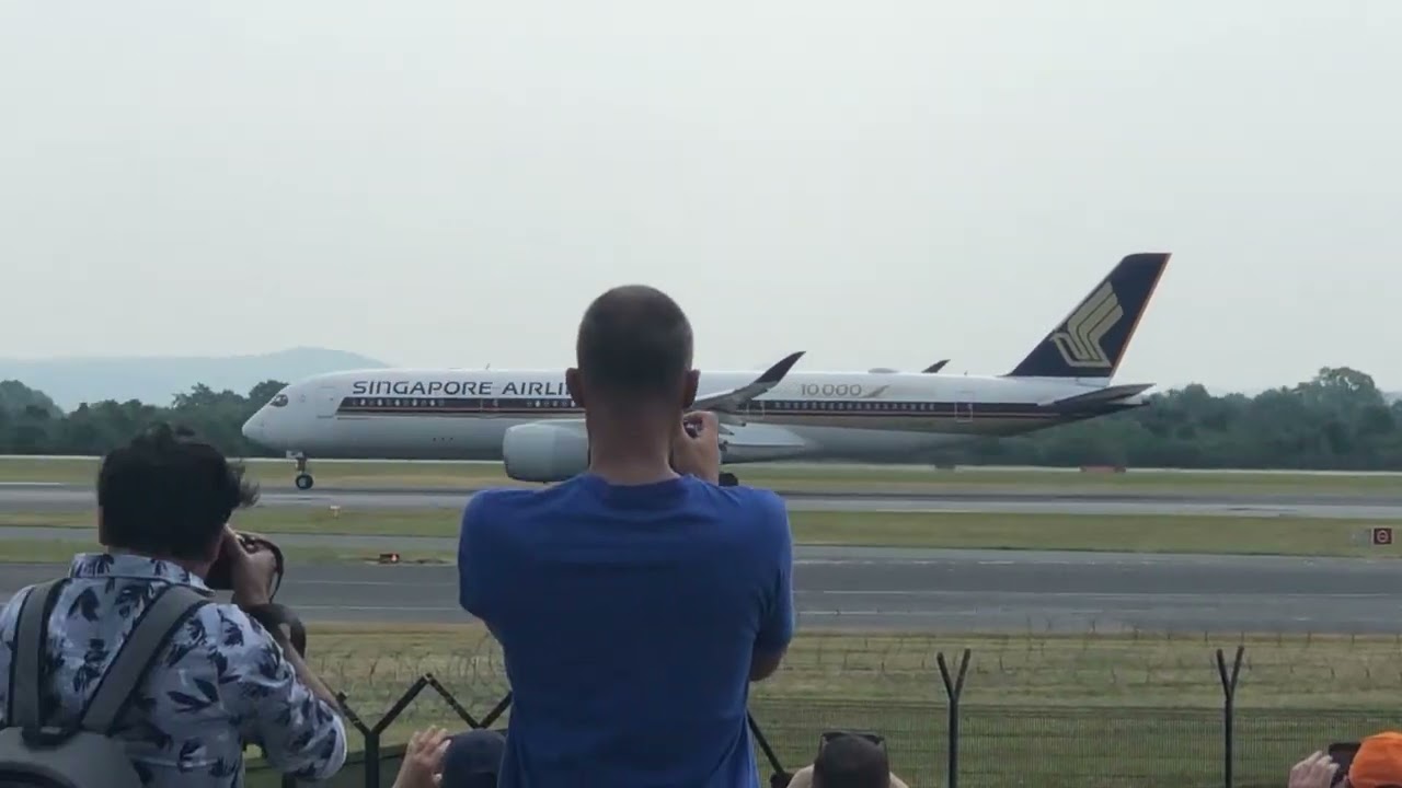 Singapore Airlines A350 departure from Manchester Airport