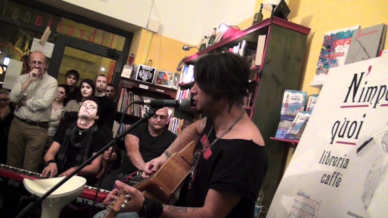 SENZA FILTRO - Fabrizio Moro - Pensa - LIVE AL N'IMPORTE QUOI - Serata del 20/10/2011