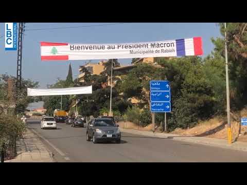 التحضيرات أمام منزل السيدة فيروز في الرابية قبل وصول ماكرون