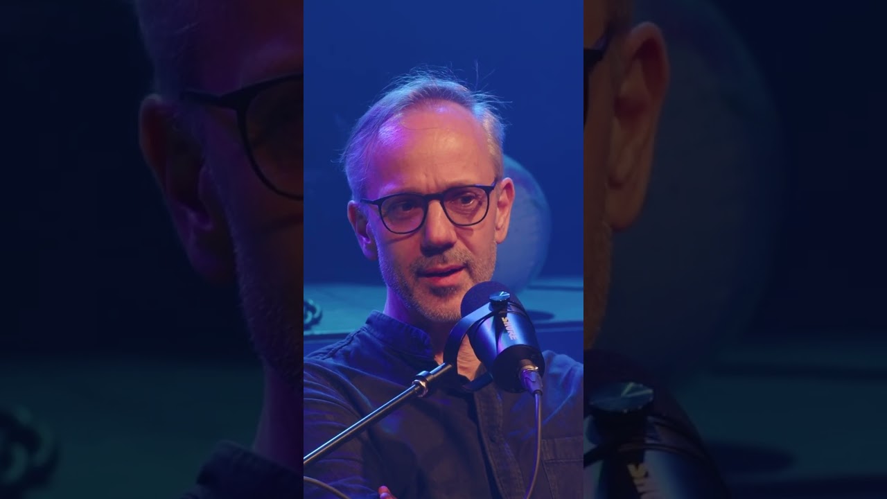 Does art need to be political to make an impact? 🤔