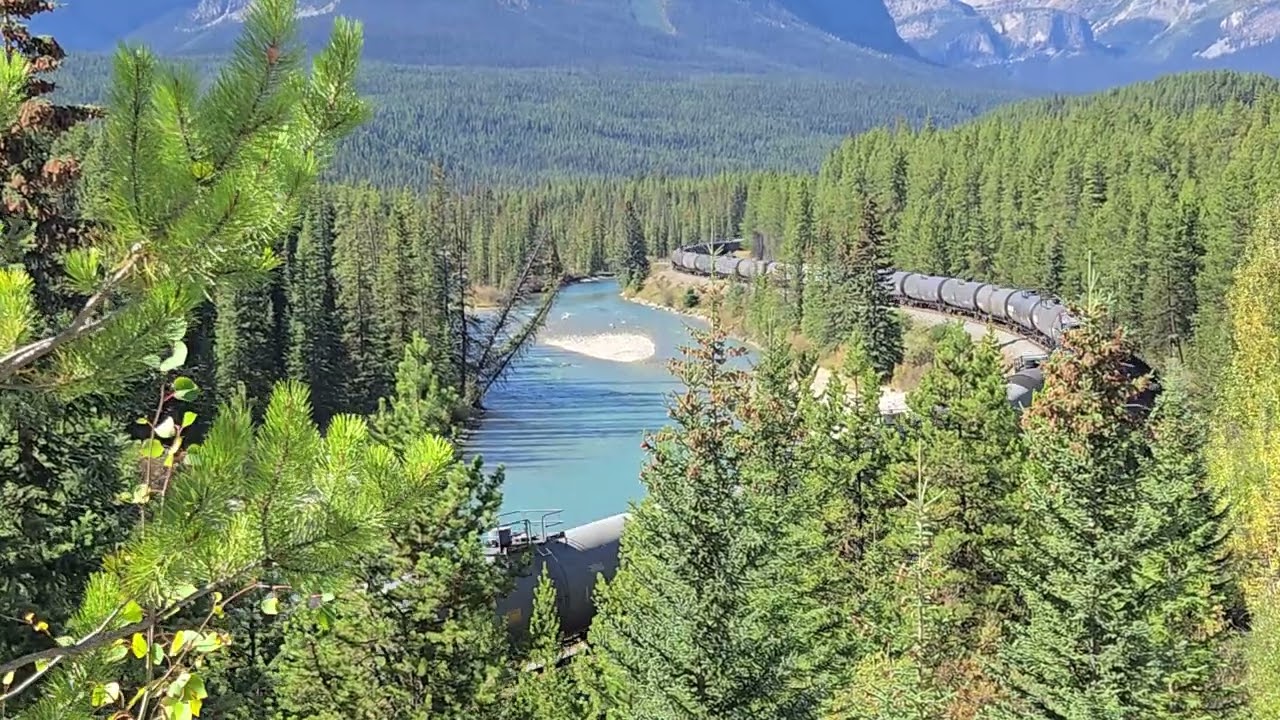 Morant’s Curve | A Freight Train Through the Canadian Rockies