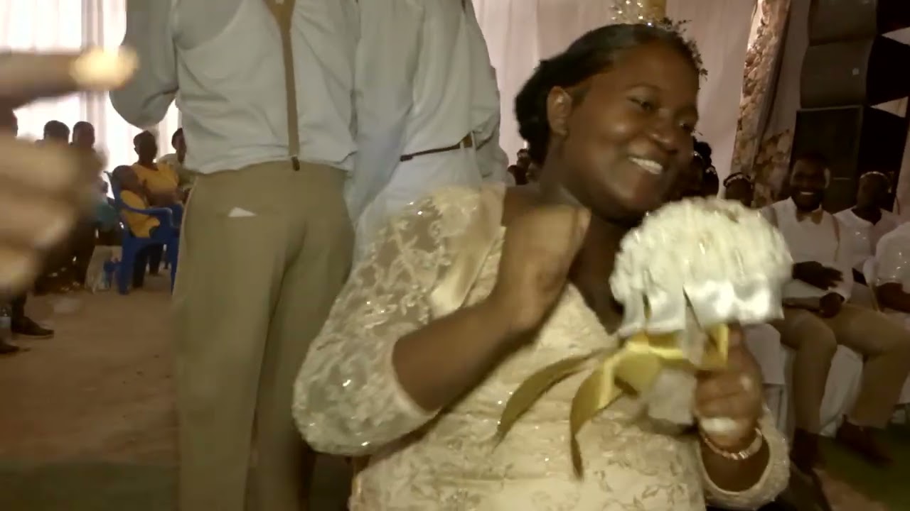 Anniversaire de notre mariage (( moment inoubliable)) Benediksyon lè yon homme de marye'w))