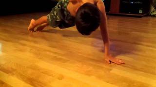 Thomas 1 arm push ups.avi