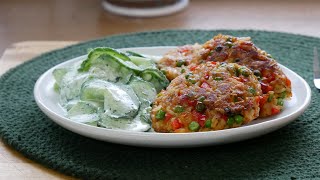 Djuvec Reis Frikadellen mit Gurkensalat (Rezept) | Djuvec Rice Patties with Cucumber Salad (Recipe)