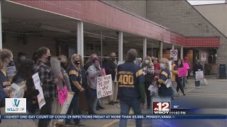 Kroger employee union holds protest outside Clarksburg store
