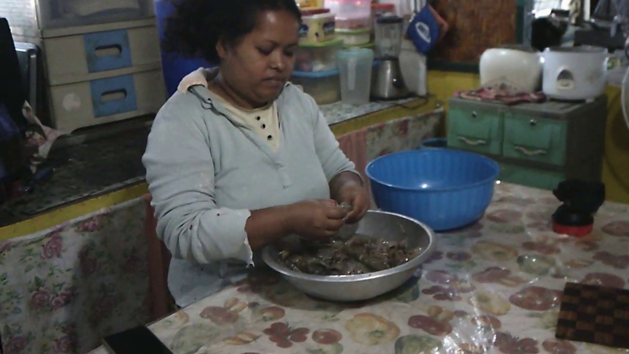 How To Clean Fresh Shrimp - YouTube