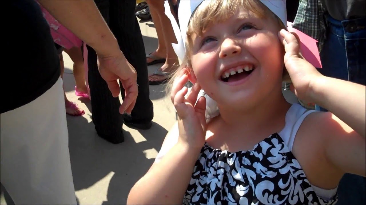 Guarda Kindergarten Balloon Launch su YouTube Guarda Kindergarten Balloon Launch su YouTube