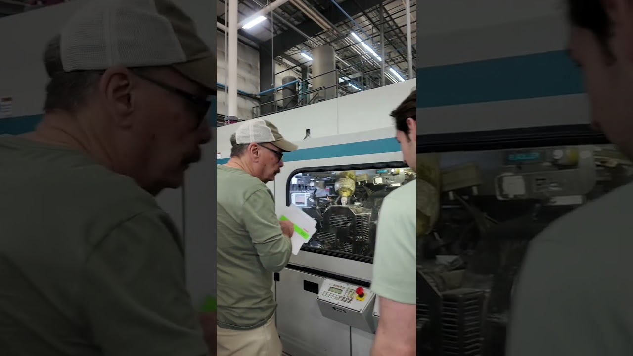 Inside envelope making! Theres so many 🤯📩 