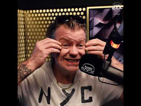 Alex våknet med