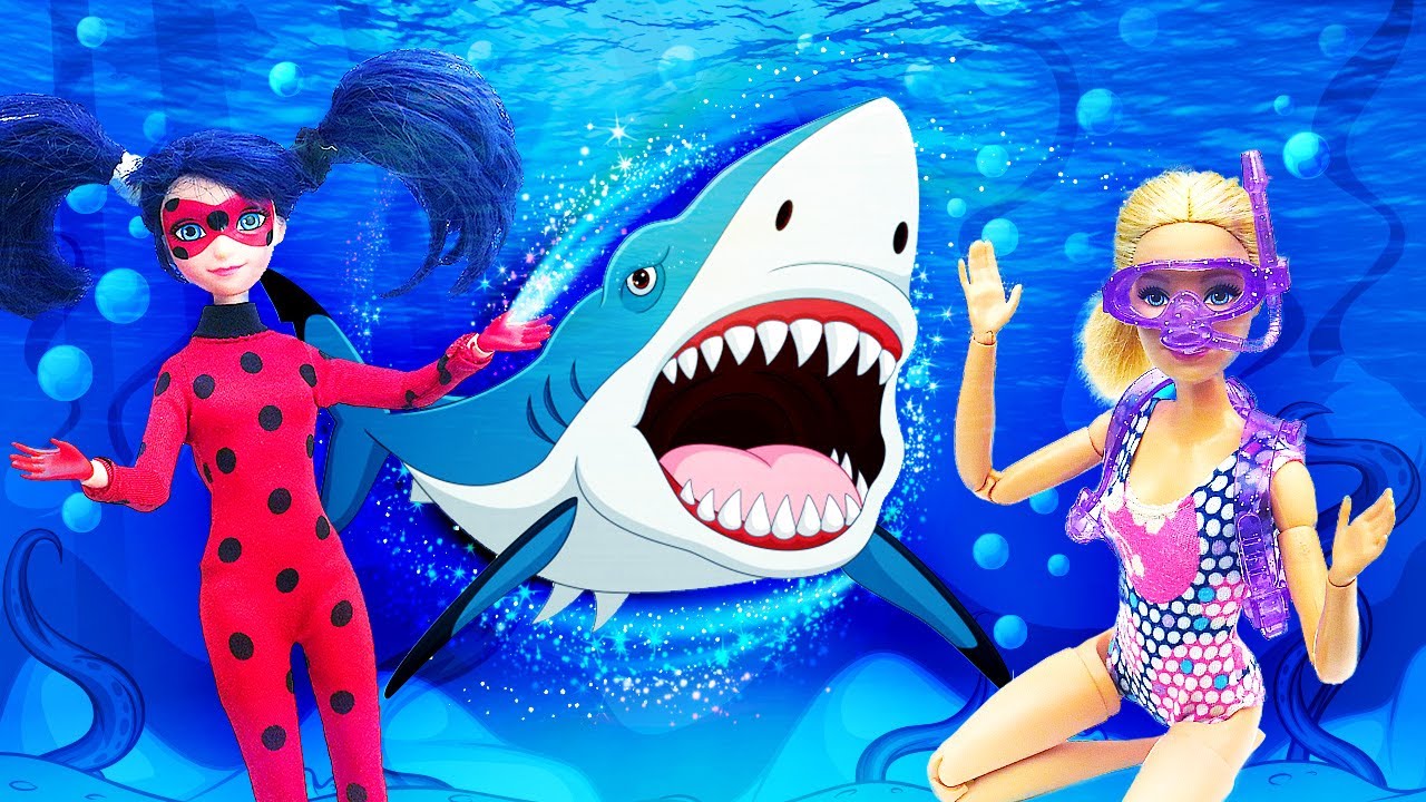 Куклы Леди Баг и Барби на пляжной вечеринке С АКУЛАМИ?! — Видео с куклами — Ловушка Джокера