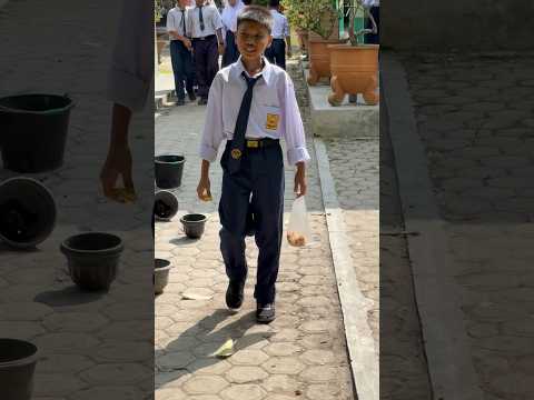 Tiba tiba di kasih gorengan