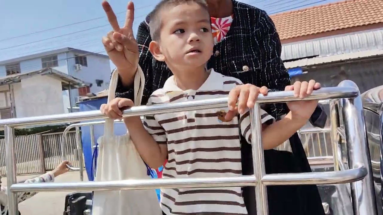 ฟังเสียงพิณม่วนๆ ชนท่าเรือและพระธาตุพนม