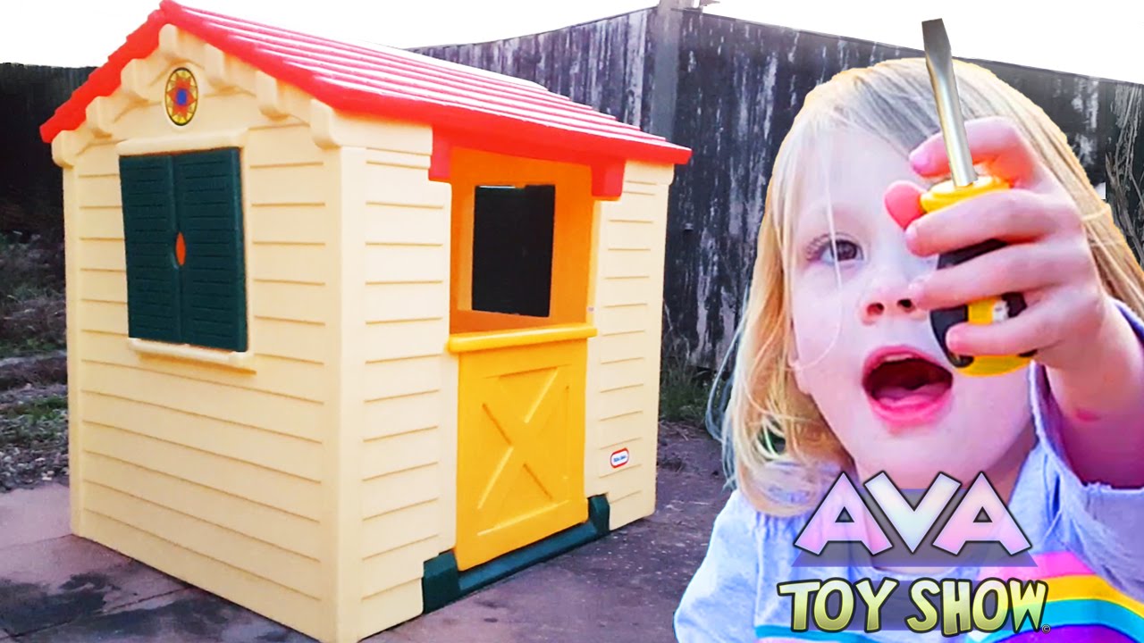 Kid Builds First House By Herself Little Tikes Playhouse Youtube