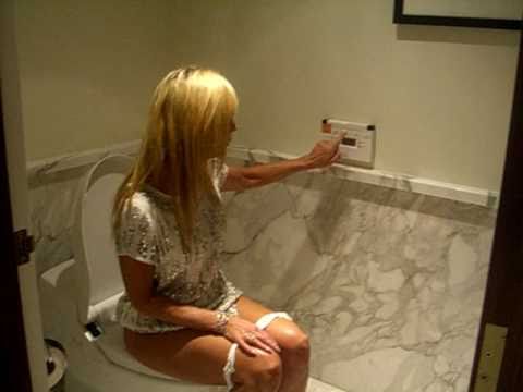 Jodi demos the Toto Neorest 500 toilet