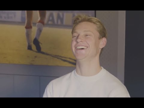 ФРЕНКИ ДЕ ЙОНГ ОТВЕЧАЕТ НА ВОПРОСЫ О БАРСЕЛОНЕ [НА РУССКОМ]