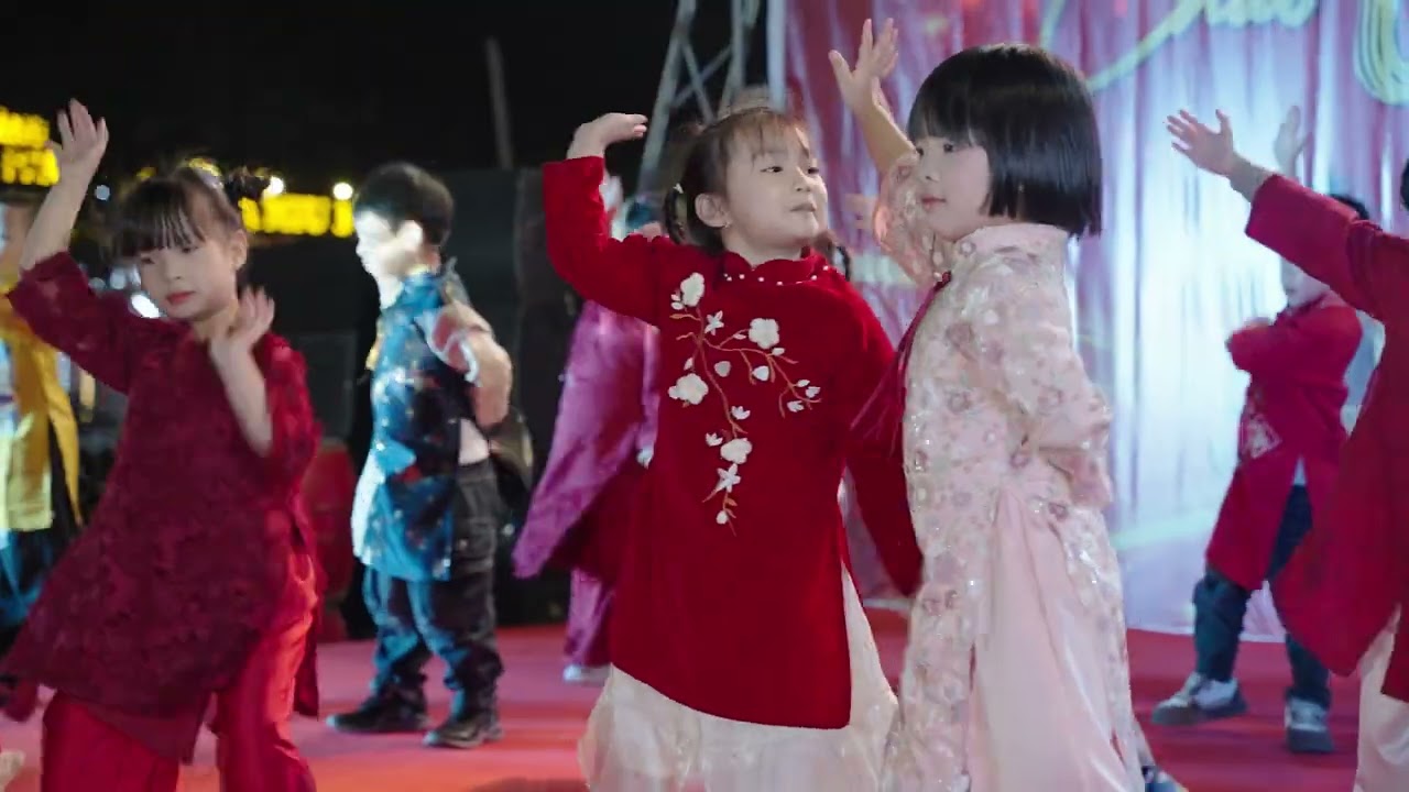 HẠNH PHÚC XUÂN NGỜI - Chip Sunny 4