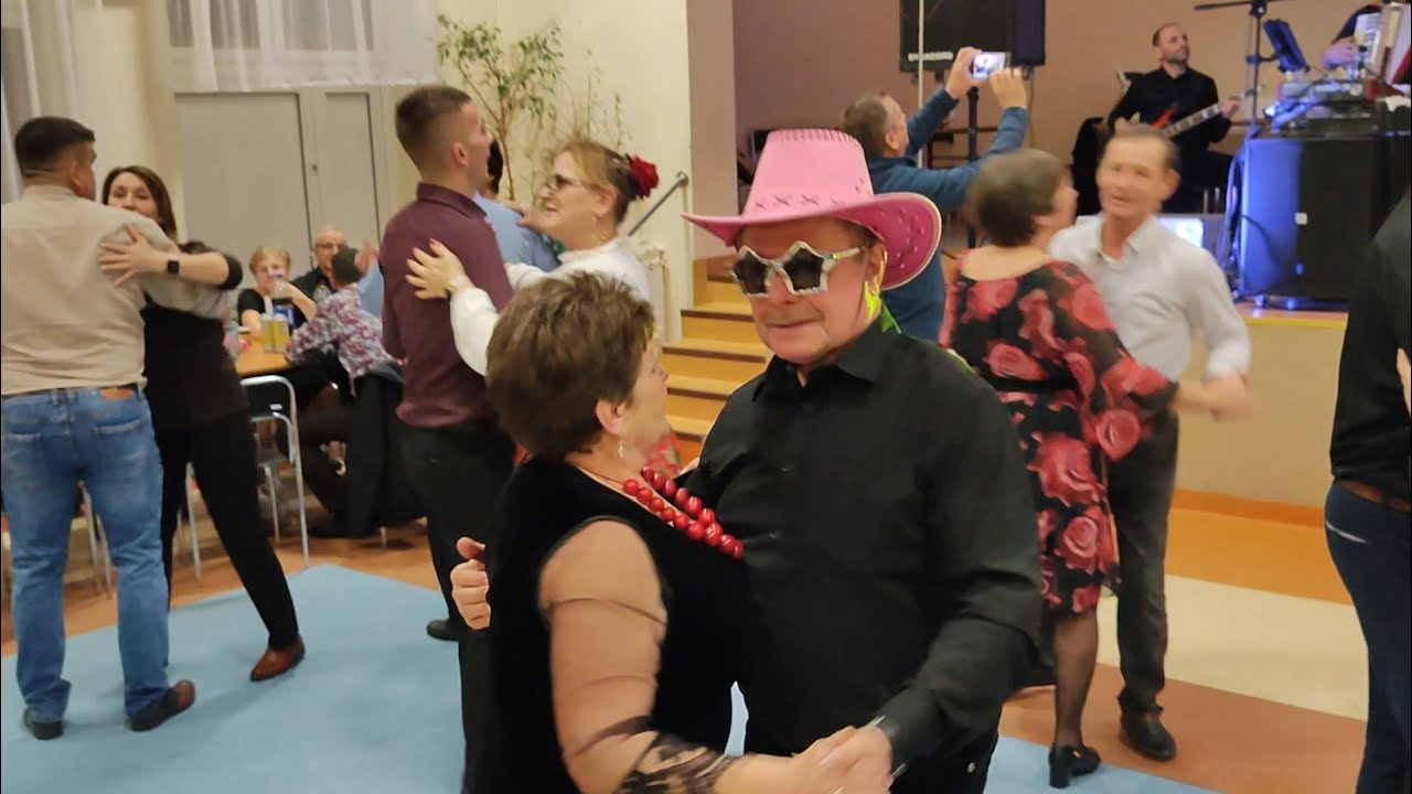 Pełna FANTAZJI i elegancko Tańcząca PARA bawiła się z Kapelą BURSÓW w PAWŁOWIE 