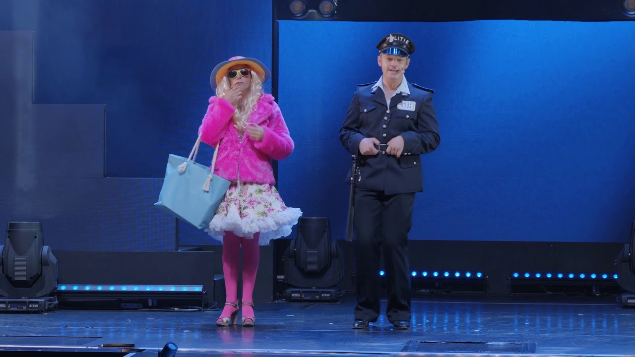 Het Witte Paard Ambiance aan Zee 2019 Humor Politieagent